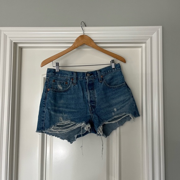 Levi 501 cutoff shorts, size 29 nwt - Picture 2 of 3